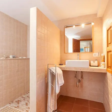 Seguinot By * Порт-де-Польєнса